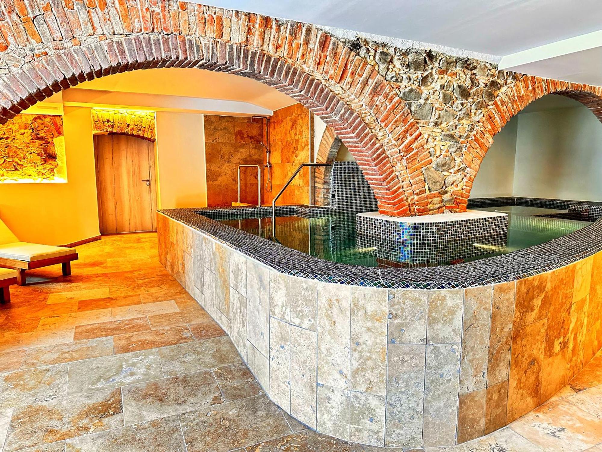 Boutique Hotel Comtal Empuries Roses Exterior photo